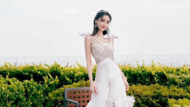 Angelababy|7位拍照演戏反差大的明星：杨颖硬照表现好、鞠婧祎一成不变