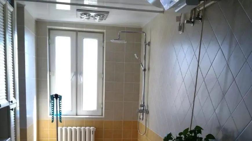 老公坚持不买椅子，在餐厅打“榻榻米”，客人来了抢着坐，太赞了