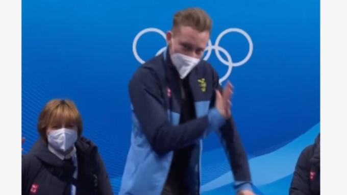 盖亚奥特曼|冬奥选手“COS”香蕉君，网友吐槽：鬼畜区安排上