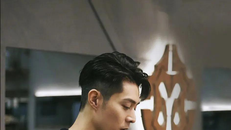 陈冠希|被视为陈冠希、余文乐接班人的香港潮男，周柏豪的光芒应该被更多人看到