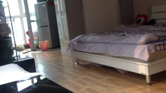 晒晒我的新家，1200元的出租屋，灶台就在床边，厨房很特别