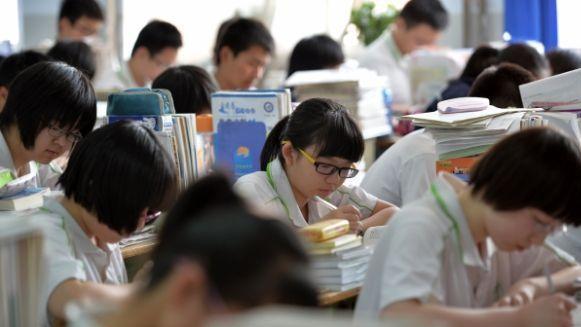 剑灵|“私立高中跟职高”有啥不同？初中好姐妹，两人选择暴露出了差距