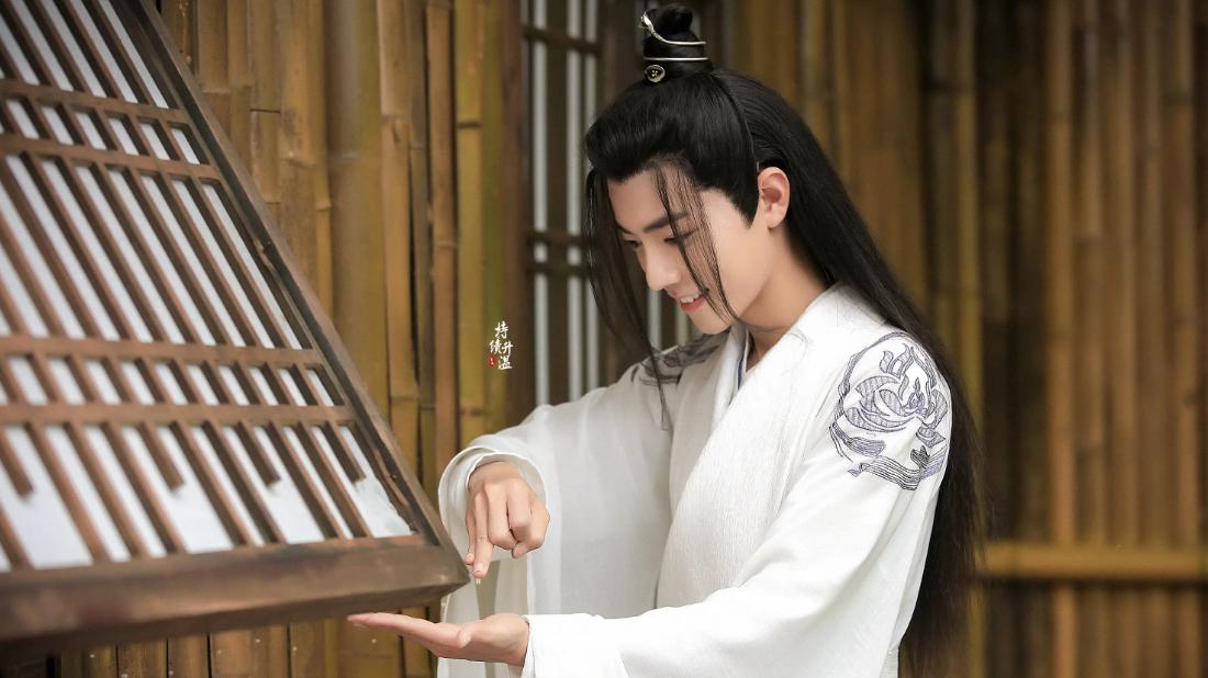 |最励志的6位明星，肖战曲折，杨紫赵丽颖逆袭，吴京最艰难