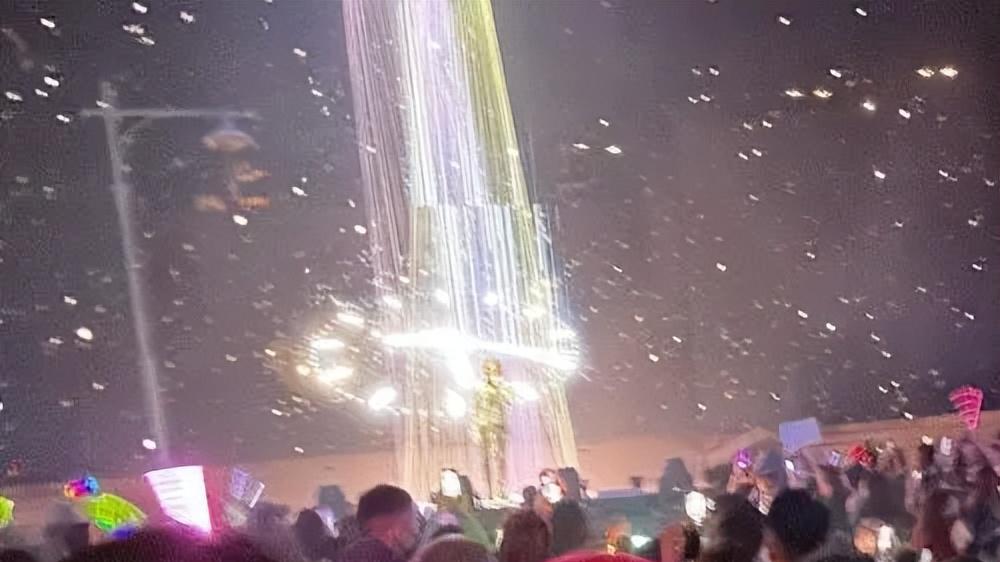 舒淇|冯德伦舒淇与郑秀文等友人开心聚会，夫妻俩亲密相依超恩爱。