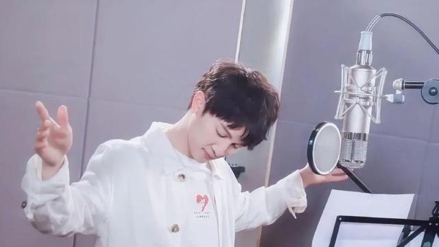 周深|周深再次屠榜，连破两项纪录，新歌更说明了成为OST大魔王的原因