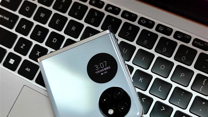 折叠屏|1440Hz调光+6.9英寸大屏，售价5988元，史上最便宜折叠屏没跑了！