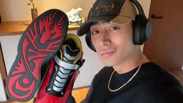 |假面骑士厨滨尾晒出自己的“龙靴”，并阐述对于狩崎的理解