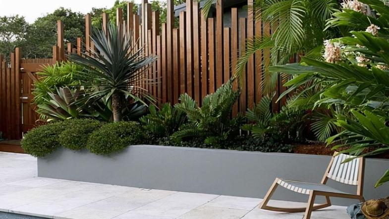 别再平整式布景，增加了层次的院子才更具特色，越来越喜欢！