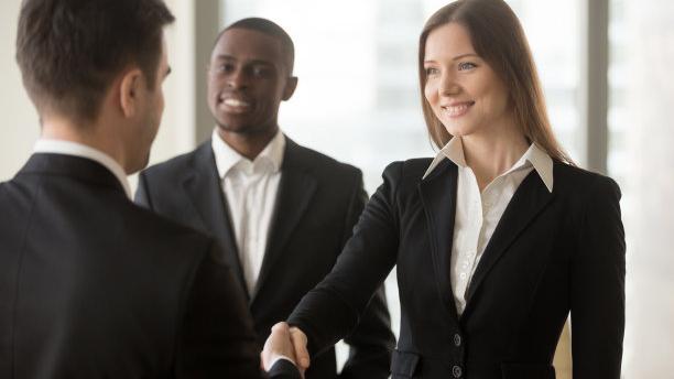 春夏穿搭|职场上的这些行为，却显得情商高