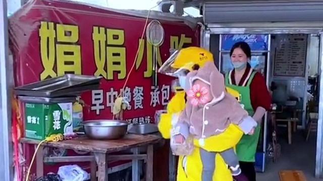 广东：女子带娃送外卖，途中看到老公和别人开房，忍不住崩溃大哭