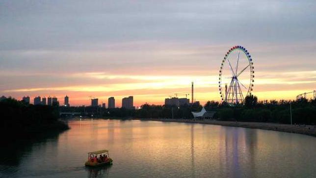 七里河|老者用这款“神饵”在七里河钓鱼，让他成为整条河最靓的“仔”