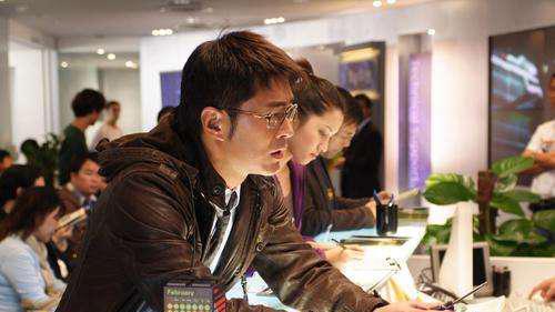 褚栓忠|《保持通话》这部电影抨击了现在的人与人相交，过于不信任的现状