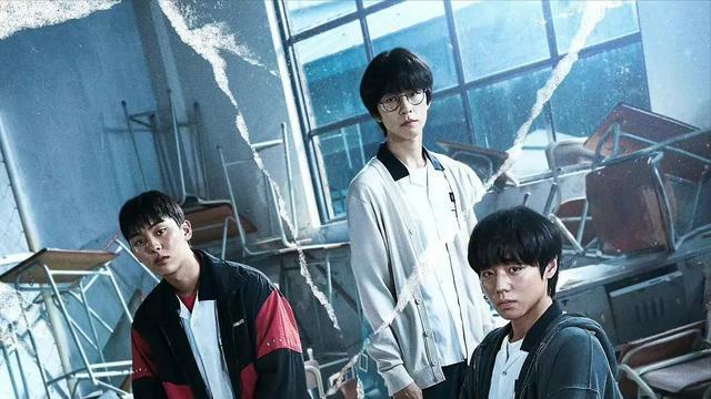 弱小英雄|韩娱爱豆转型这么成功？校园复仇爽剧上线，《弱小英雄》好会拍？