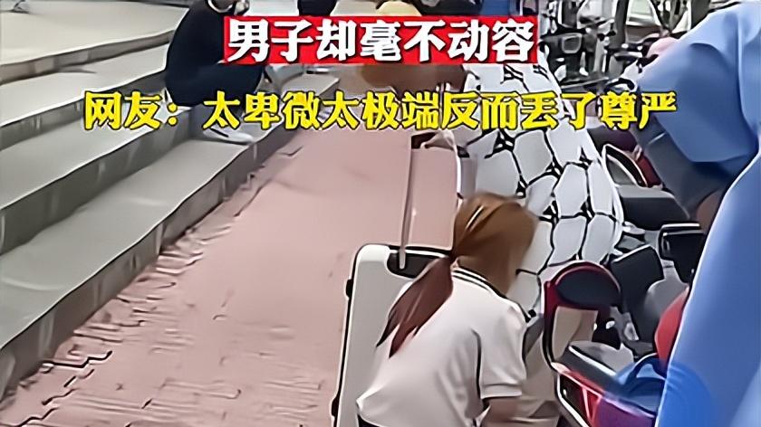 女子当众下跪求男友留下，在KTV上班只是为了存彩礼：你要理解我