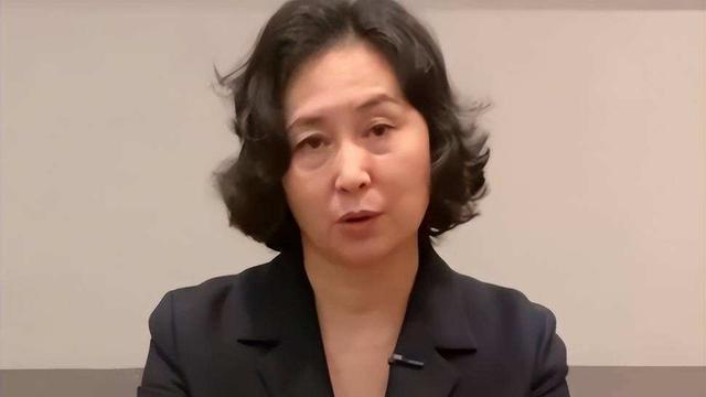 何超琼|身价300亿却面容苍老，何超琼与李嘉欣宛如两代人，为家族操碎心