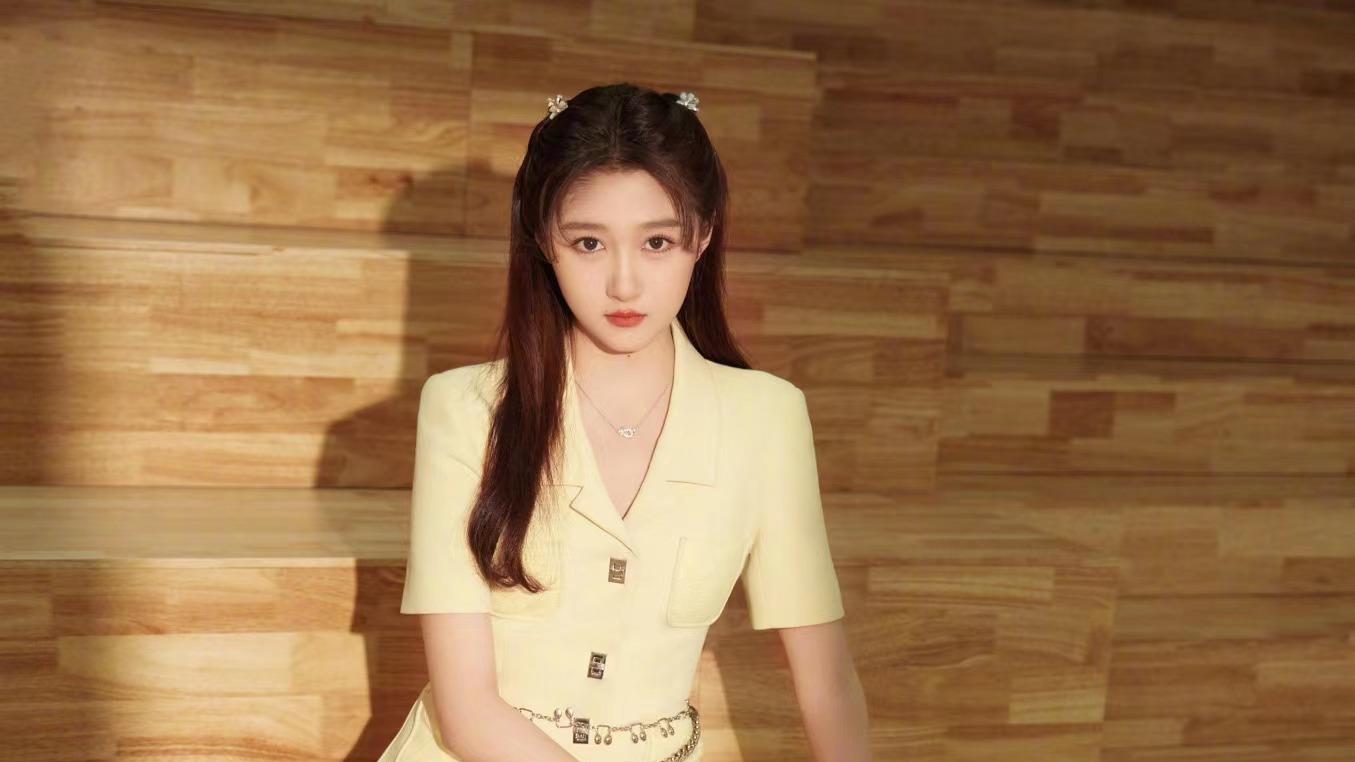 关晓彤|高个子要这样穿充分展现优势，关晓彤也太会了