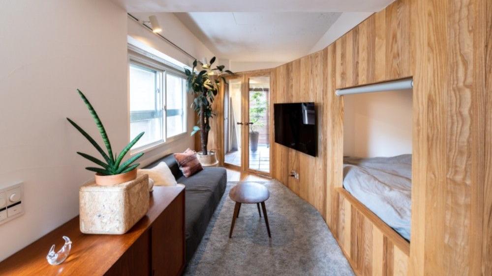 奇葩户型用奇葩设计住奇葩的人，51㎡小家，夫妻俩睡柜子内，高级