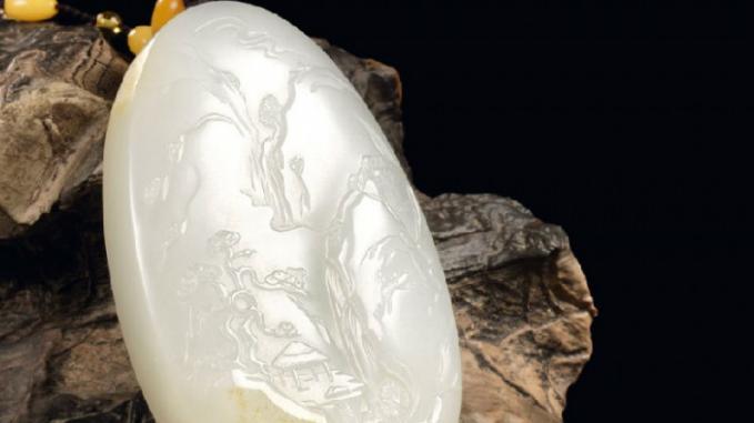 |表面有黑点的和田玉不要扔，这是黄沁籽料，你喜欢这个特征吗？