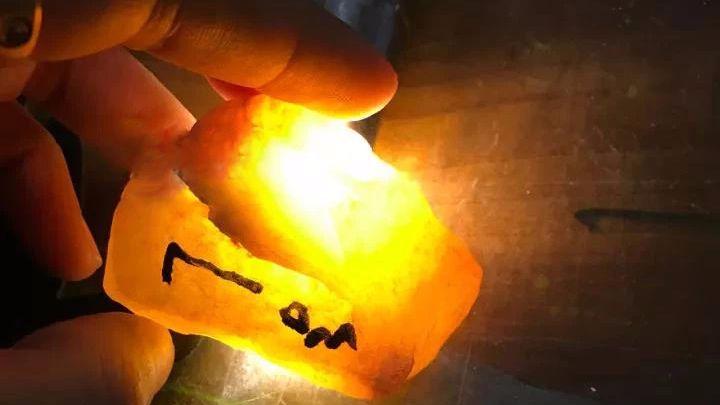 翡翠|2800块淘的大马坎翡翠原石，成品起货后自己都吓了一跳！