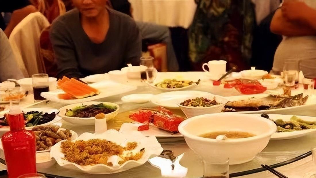 小伙回老家参加酒席，席上的这“3点惊喜”，竟让他恋恋不舍