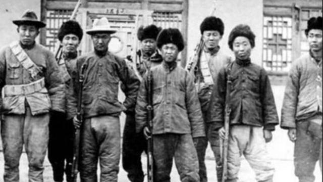 湘西巨匪曹振亚：逃亡时跳进天坑“自杀”，实则借助渔网逃出生天