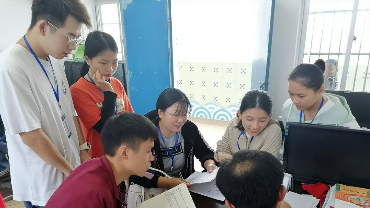 教师资格证|老师分享一天工作，学校打卡只是形式，还有更多不为人知的辛酸