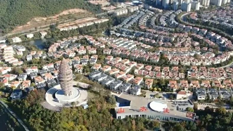 红塔集团|红塔集团给职工免费建设的别墅区，这是西南地区最大的别墅群