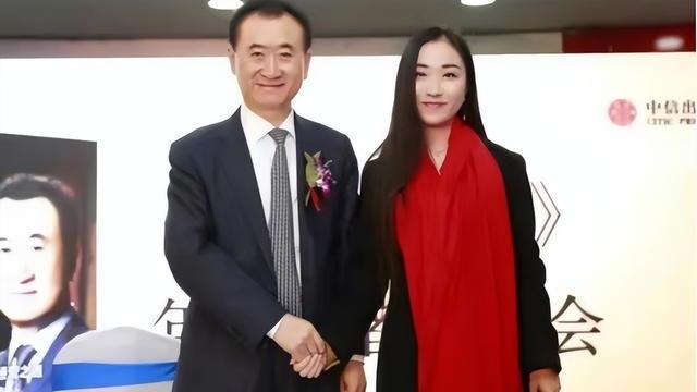 王健林|王健林专属女秘书，没学历却年薪百万月休15天，有何过人之处？