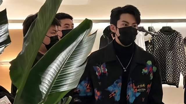 王鹤棣|继黄景瑜之后，娱乐圈又添一大怪象，“社交悍匪”王鹤棣名副其实