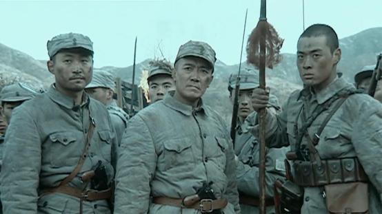 聚会|《亮剑》主演罕聚会！楚云飞和赵刚弹琴献唱，李云龙缺席引争议