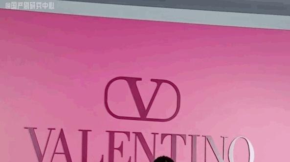 关晓彤|恭喜关晓彤！扛住了芭比粉