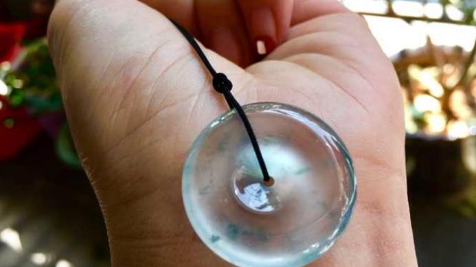 翡翠|玻璃种翡翠堪称极品，它那种纯洁无暇的质地，让人位置折服