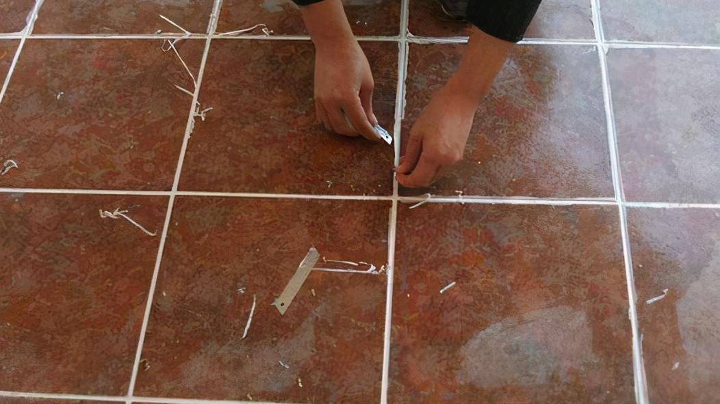 师傅做美缝太贵，不如自己做！简单5步能省好几千！别把钱扔下水