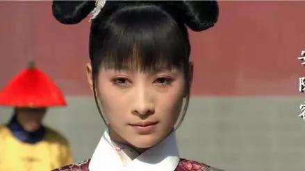 安陵容|在《甄嬛传》中，安陵容为何不在甄嬛离开时杀了眉庄，而要等甄嬛回宫再设计？