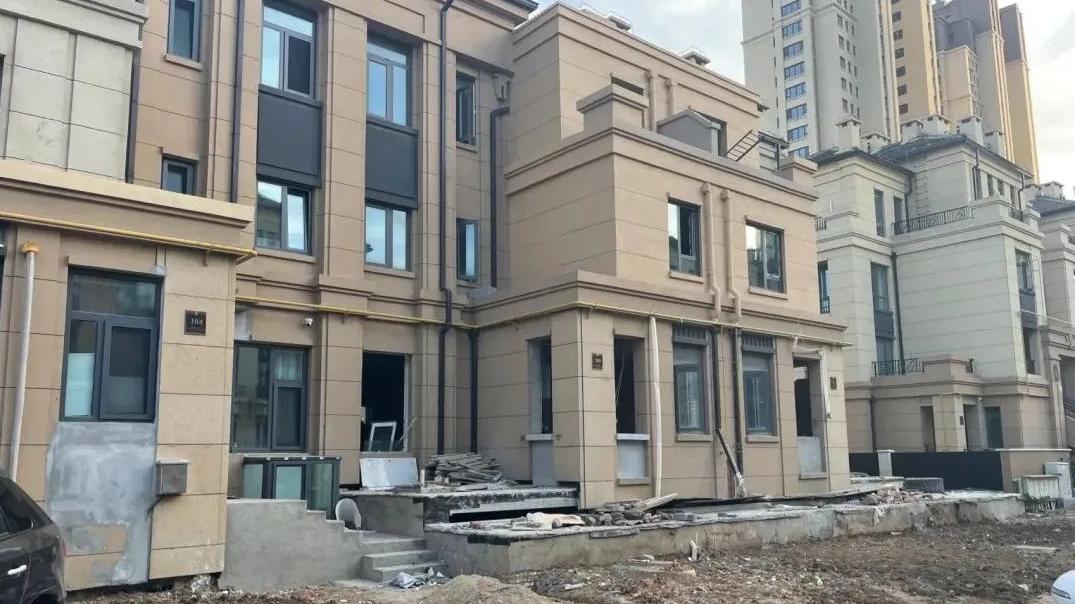 别墅|车位变绿地？高新区这个别墅小区部分地上车位被拆！