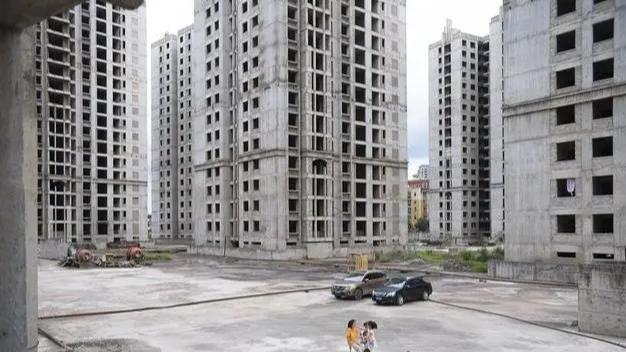 房价|没改名字的烂尾新房，原来真的不用还贷款！这回我彻底糊涂了！