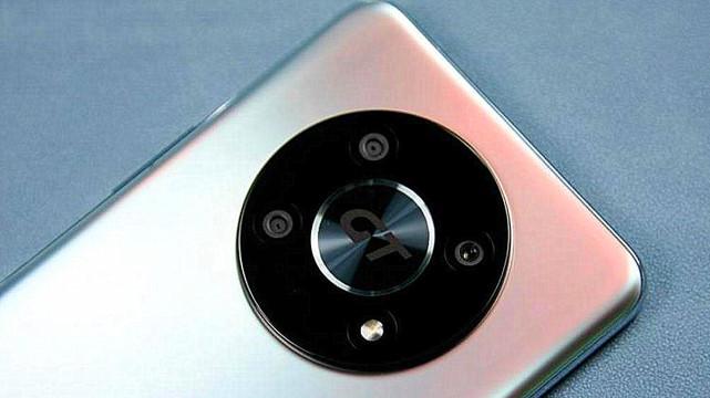 华为荣耀|荣耀80 GT遭曝光：直面屏设计和骁龙8+处理器，或是LCD屏幕