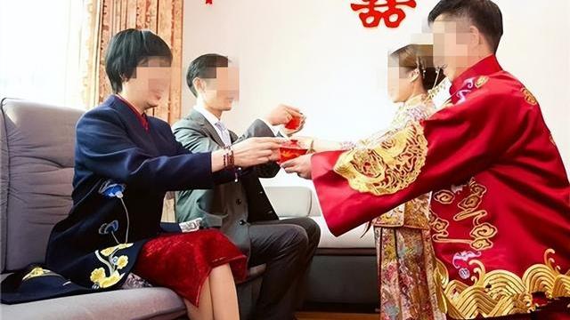 2001年北京夫妻同居6年，丈夫因诈骗被抓，妻子才知丈夫竟是女人