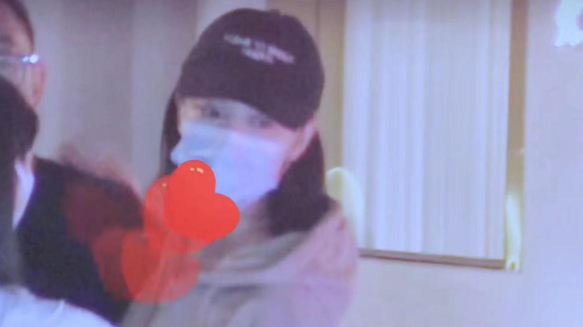 倪妮|女星倪妮醉酒被男性揩油，深夜从酒吧出来遭搂抱，满脸不悦忙离开