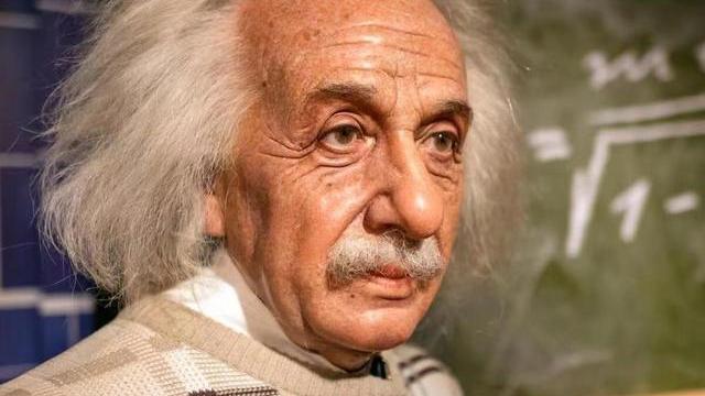 爱因斯坦的大脑为何会被分割成240块？又是被谁偷走的？