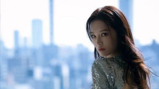 李沁|有种大胆叫李沁穿上「液体裙」！一旁的杜江都不敢直视了