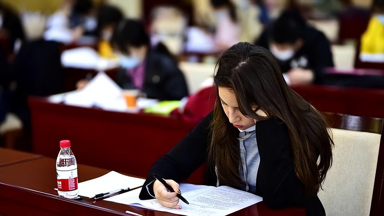 白羊座|清华博士申请留校任教被拒，外企给出百万年薪，却被学生一口回绝