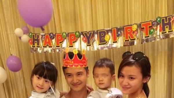 田雨橙|14岁森碟双马尾造型曝光，额头痘痘显青春，和四太合影不怯场