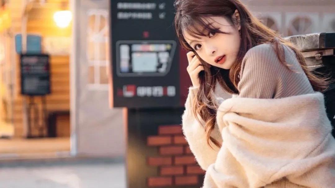 |JK少女：暖黄灯光下的小仙女