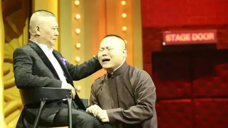 岳云鹏|岳云鹏爆红后，发小问他借钱，岳云鹏直接给了一万后拉黑！