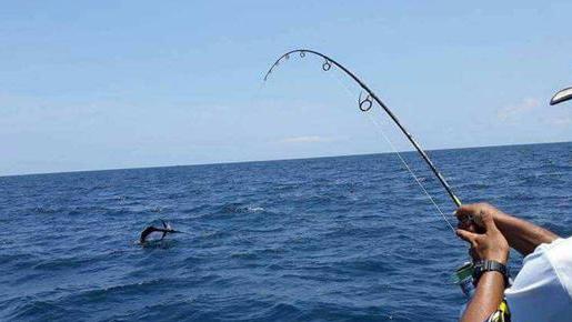 海南|钓鱼人在囧途！海南9名男子租船远海垂钓，眼看着船只爆炸沉没