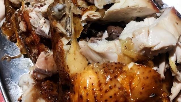 广东大哥来乡下吃饭，200元1盘肉连吃3盘，网友：店家含泪赚100