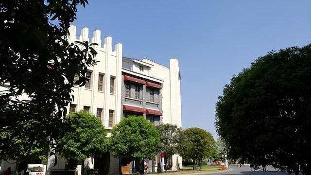 1983年河南万人公审大会，男子被枪决前大喊：要杀就赶紧杀