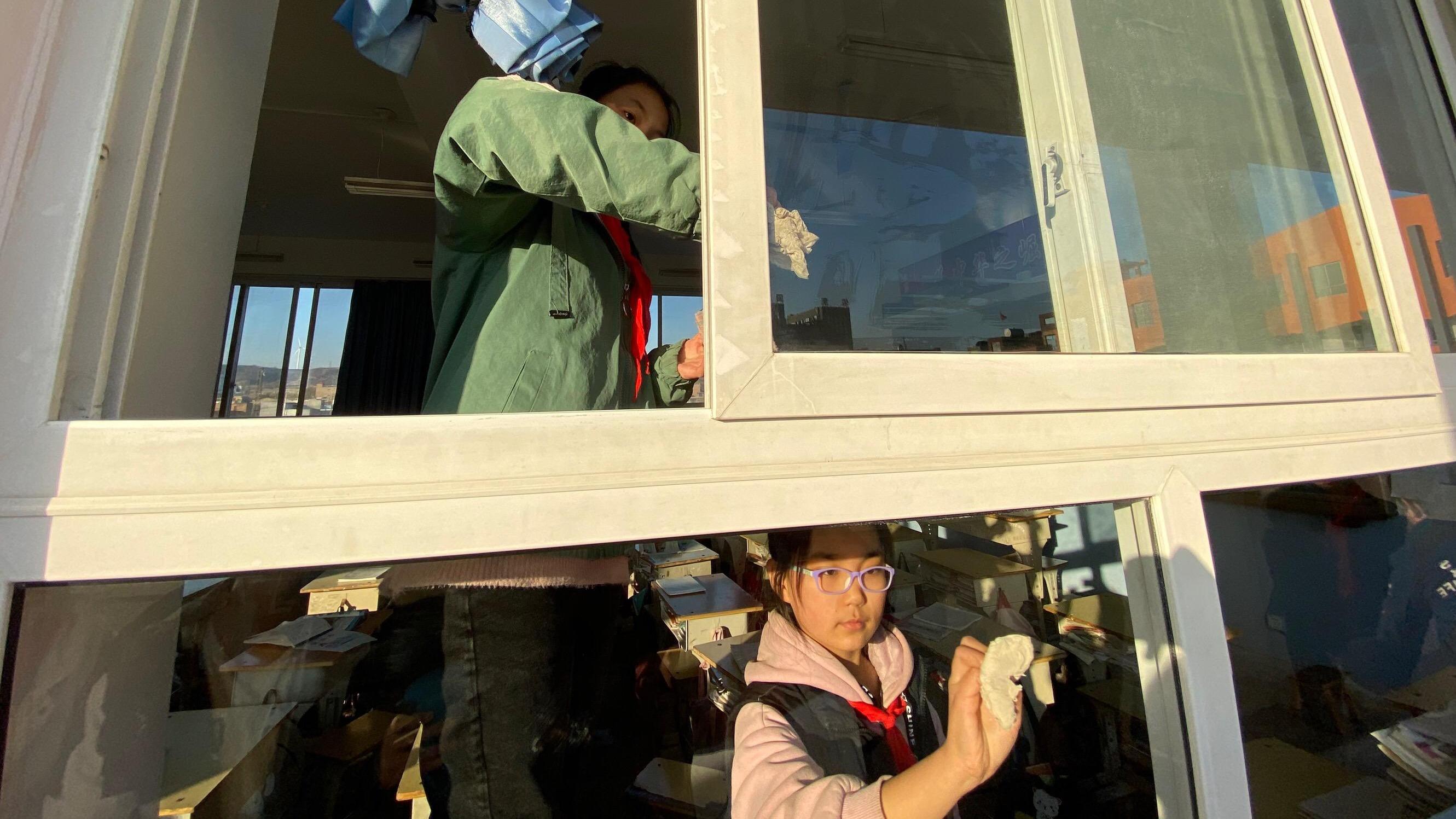 用什么东西擦玻璃好？