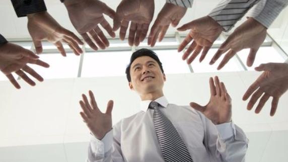 神剑|职场人士，如何才能与同事相处好关系？